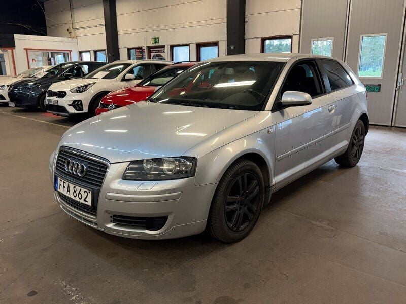 Silver Begagnad 2007 Audi A3 Ambiente Halvkombi | 13 000 kr - Bild 1/4