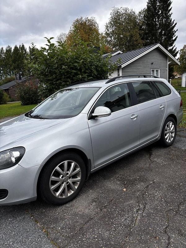 Silver Begagnad 2013 VW Golf VII Kombi | 58 900 kr (Marknadspris) - Bild 1/3