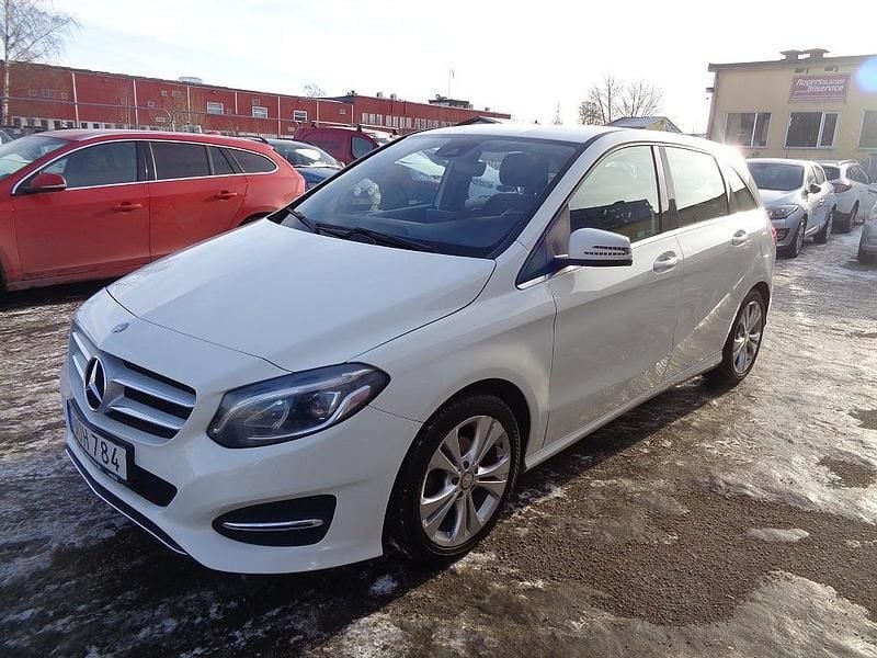 Begagnad Mercedes B180 Urban 109 HK (80 kW) 2015 Vit Minibuss
