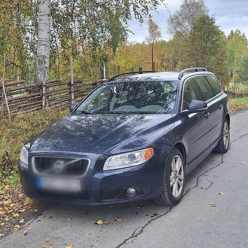Blå Begagnad 2013 Volvo V70 Momentum Kombi | 79 000 kr (Bra pris) - Bild 1/4