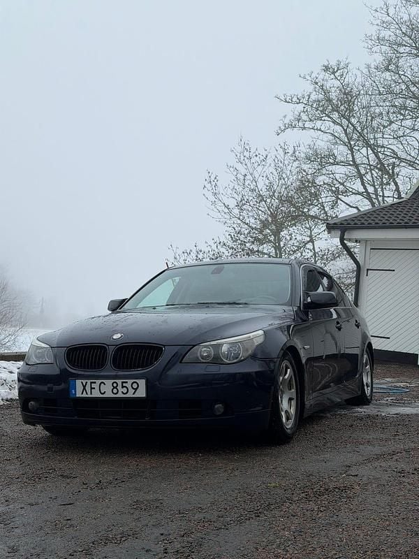 Begagnad 2004 BMW 525 Sedan | 37 000 kr (Bra pris) - Bild 1/4