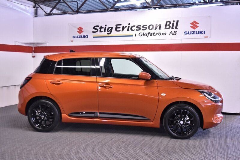 Begagnad Suzuki Swift 83 HK (61 kW) 2024 Orange Halvkombi