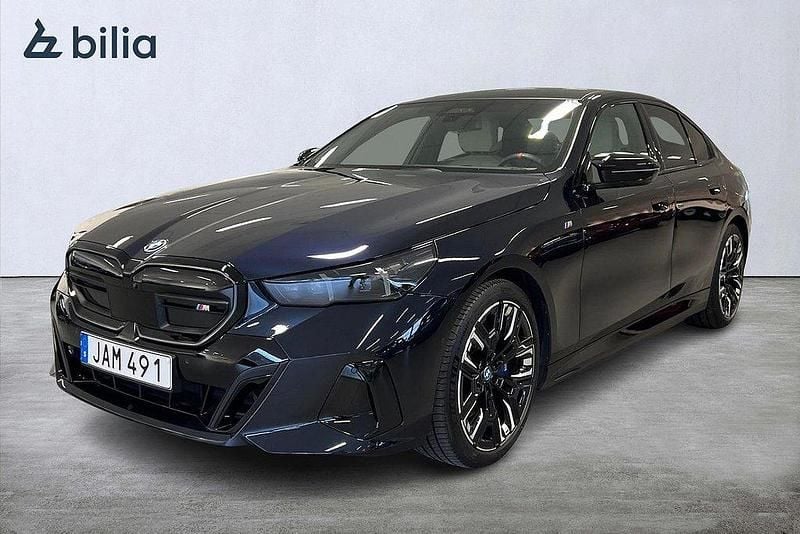 Svart Begagnad 2023 BMW i5 Comfort Edition Sedan | 799 900 kr (Marknadspris) - Bild 1/4