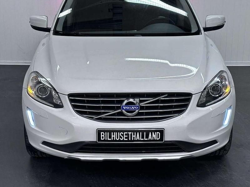 Begagnad Volvo XC60 Momentum 181 HK (133 kW) 2015 Vit SUV