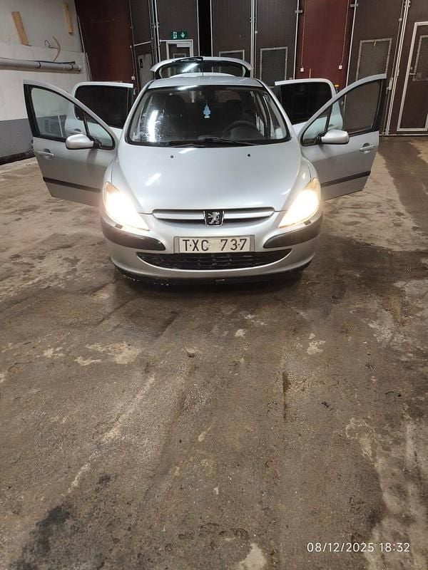 Begagnad 2003 Peugeot 307 Halvkombi | 21 000 kr (Marknadspris) - Bild 1/4