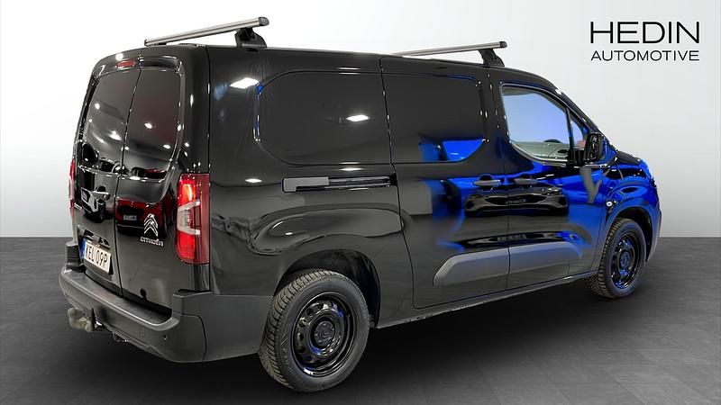 Begagnad Citroën Berlingo 131 HK (96 kW) 2023 Svart Minibuss
