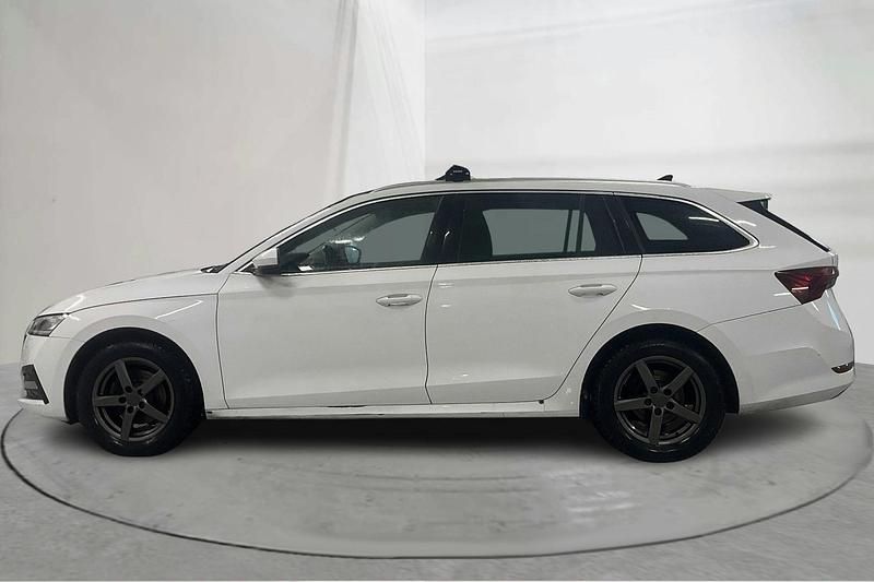 Begagnad Skoda Octavia 116 HK (85 kW) 2022 Vit Kombi