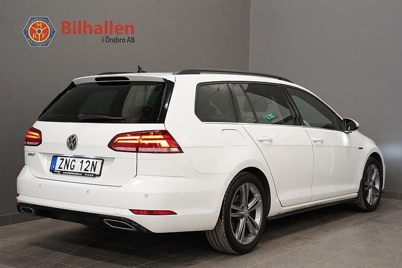 Begagnad VW Golf VIII R-line 150 HK (110 kW) 2020 Vit Kombi