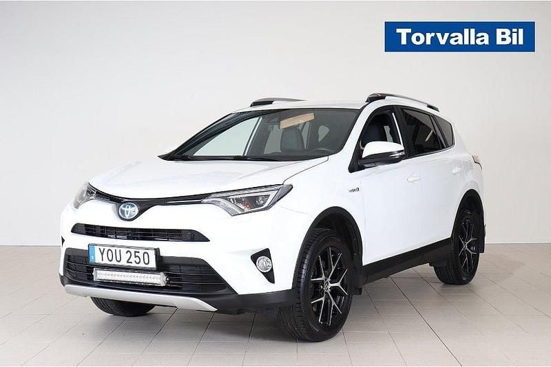 Vit Begagnad 2017 Toyota RAV4 Hybrid SUV | 224 700 kr (Marknadspris) - Bild 1/4