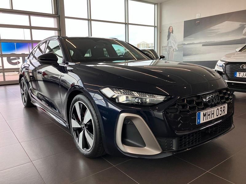 Blå (firmamentblå metallic) Ny 2025 Audi A5 S-Line Sportkupé | 749 100 kr - Bild 1/4