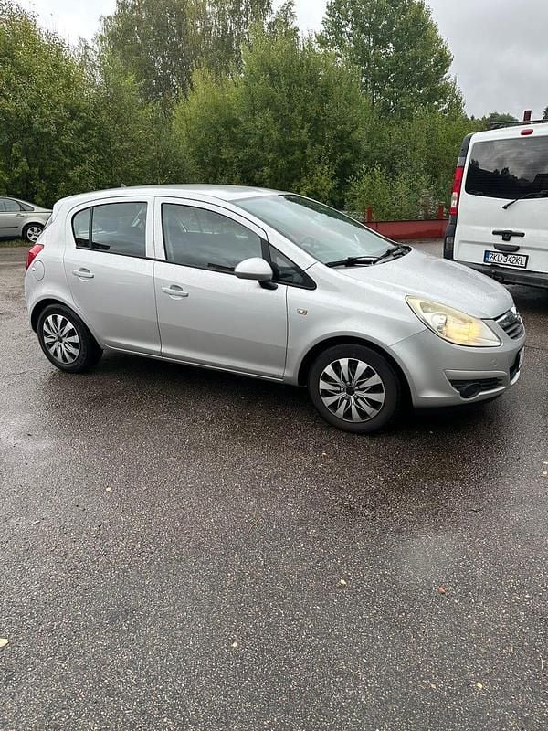 Silver Begagnad 2011 Opel Corsa Halvkombi | 28 500 kr (Marknadspris) - Bild 1/4