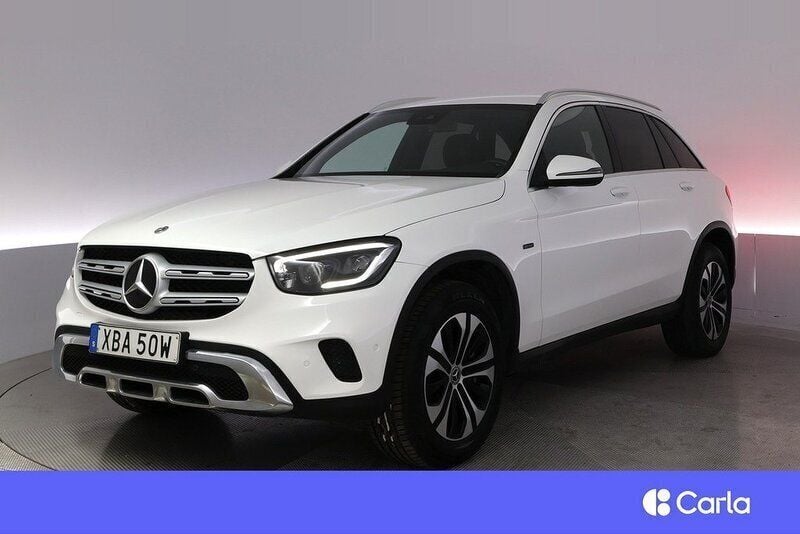 Vit Begagnad 2020 Mercedes GLC300e SUV | 372 900 kr (Marknadspris) - Bild 1/4