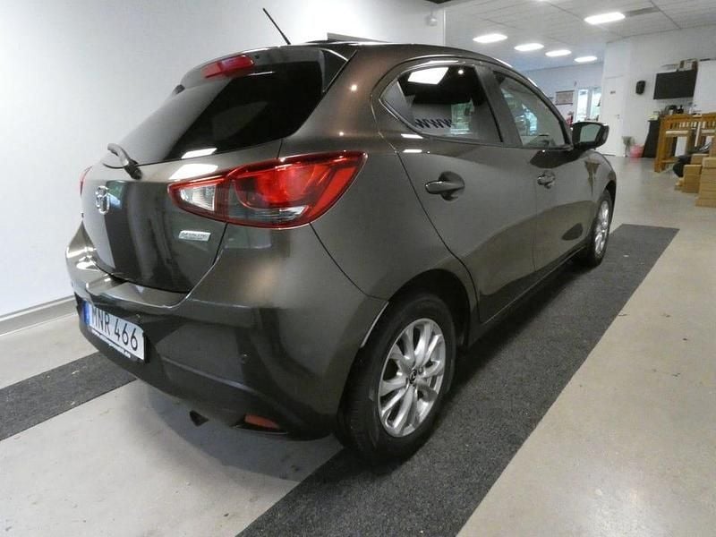 Begagnad Mazda 2 90 HK (66 kW) 2015 Brun Halvkombi