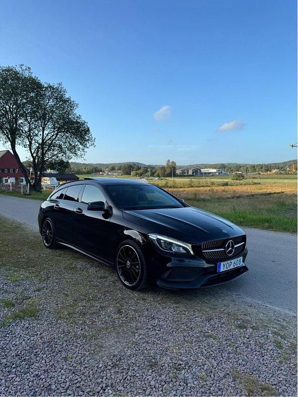 Svart Begagnad 2018 Mercedes CLA220 Shooting Brake AMG Kombi | 195 000 kr (Lite dyr) - Bild 1/4