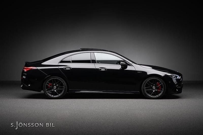 Begagnad Mercedes CLA45 AMG Premium 422 HK (310 kW) 2023 Cosmos svart metallic Sedan
