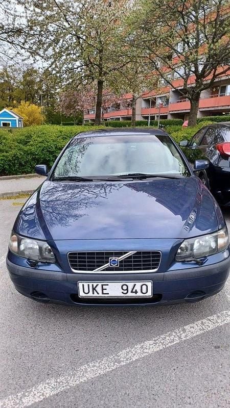 Blå Begagnad 2004 Volvo S60 Sedan | 20 000 kr (Bra pris) - Bild 1/4