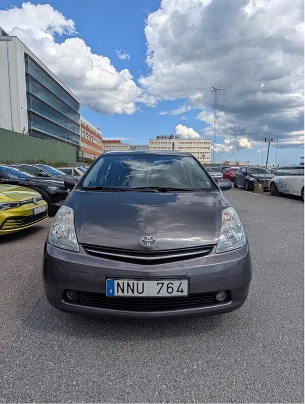 Grå Begagnad 2008 Toyota Prius Halvkombi | 54 999 kr (Marknadspris) - Bild 1/4
