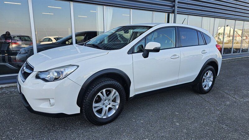 Vit Begagnad 2015 Subaru XV SUV | 149 900 kr (Lite dyr) - Bild 1/4