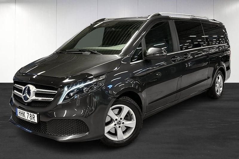 Begagnad Mercedes V300 Avantgarde 237 HK (174 kW) 2023 Grå Minibuss