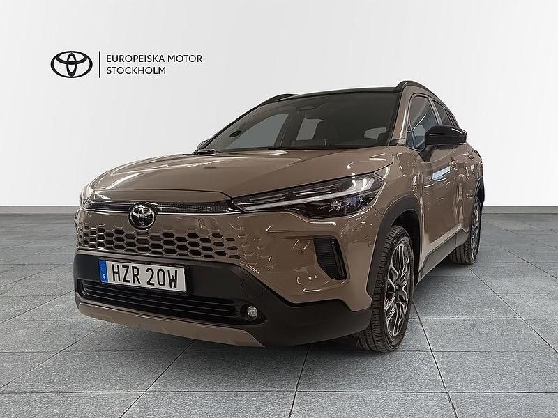 Brun Begagnad 2025 Toyota Corolla Cross Executive SUV | 464 900 kr (Dyr) - Bild 1/2