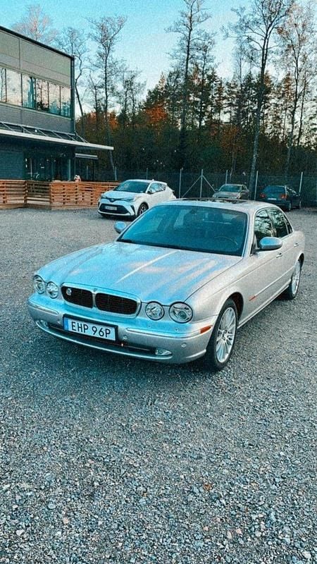 Silver Begagnad 2005 Jaguar XJ Sedan | 175 000 kr (Marknadspris) - Bild 1/4