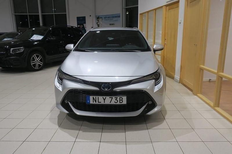 Begagnad Toyota Corolla Style 122 HK (89 kW) 2019 Silver Kombi