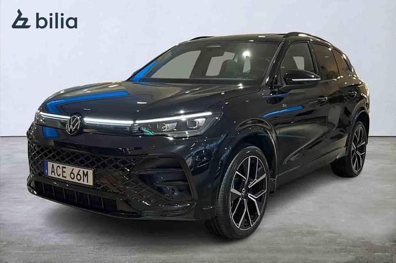 Svart Begagnad 2025 VW Tiguan SUV | 499 000 kr (Dyr) - Bild 1/1