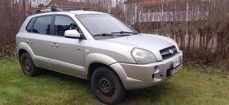 Silver Begagnad 2006 Hyundai Tucson SUV | 25 000 kr (Bra pris) - Bild 1/4