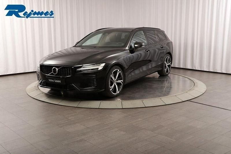 Svart Begagnad 2022 Volvo V60 Plus Kombi | 399 900 kr (Marknadspris) - Bild 1/4