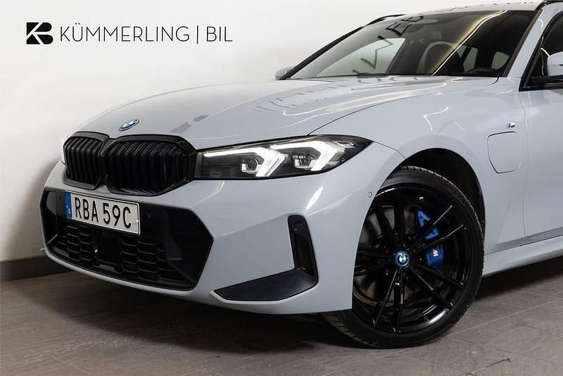 Begagnad BMW 330 M Sport 295 HK (216 kW) 2024 M brooklyn grey metallic Kombi