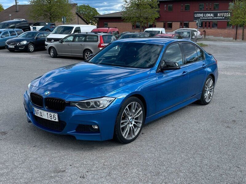 Blå Begagnad 2012 BMW 328 M Sport Sedan | 164 900 kr (Bra pris) - Bild 1/4