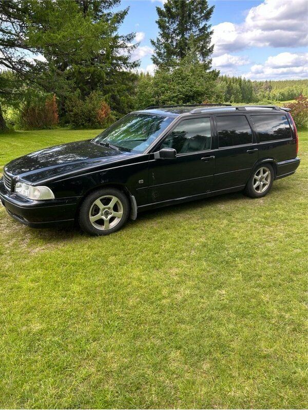 Svart Begagnad 2000 Volvo V70 Kombi | 6 000 kr (Superpris) - Bild 1/4