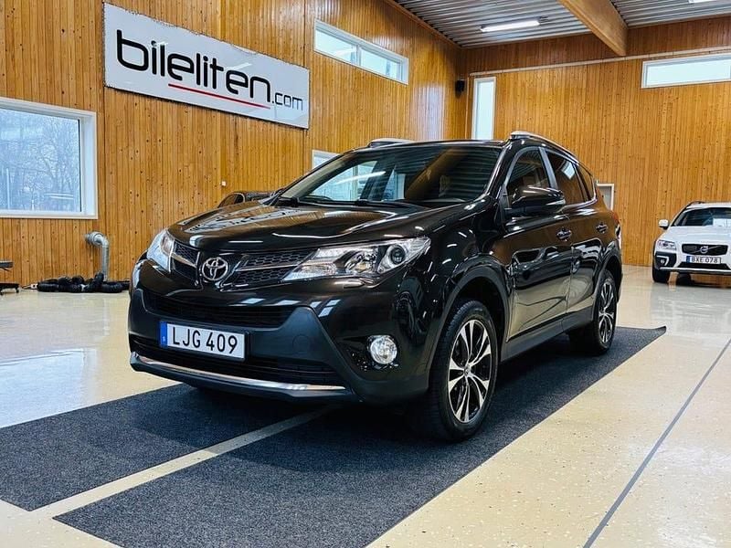 Brun Begagnad 2014 Toyota RAV4 SUV | 164 900 kr (Marknadspris) - Bild 1/4
