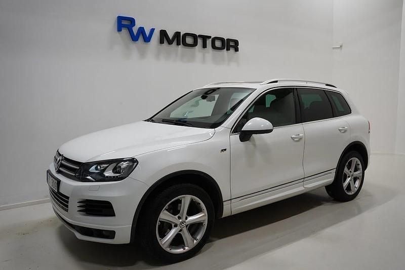 Vit Begagnad 2013 VW Touareg R-line SUV | 168 900 kr (Marknadspris) - Bild 1/4