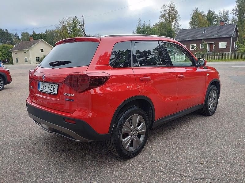 Begagnad Suzuki Vitara 116 HK (85 kW) 2023 Röd SUV