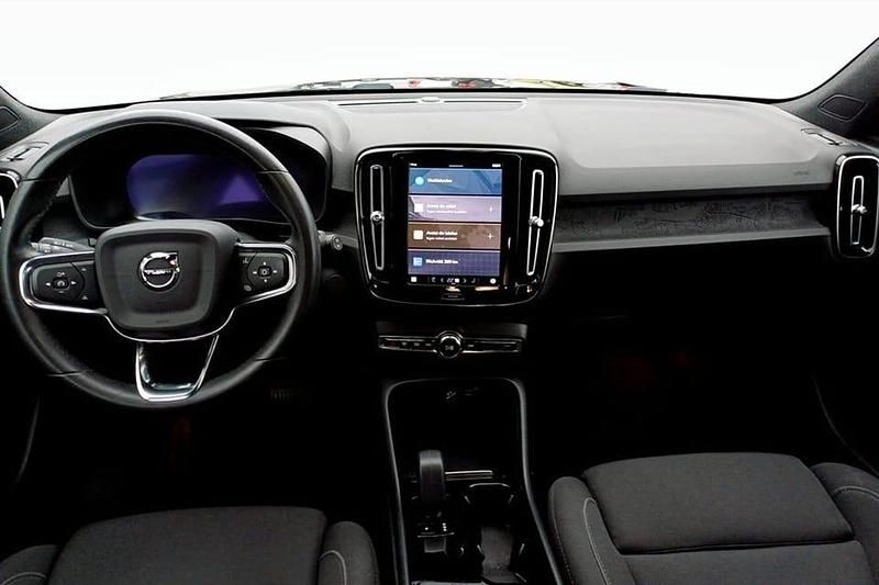 Begagnad Volvo XC40 Core 172 kW (234 HK) 2023 Svart SUV