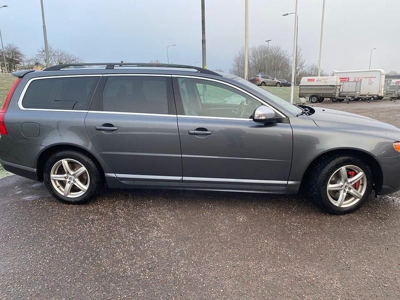 Begagnad 2010 Volvo V70 Kombi | 65 000 kr (Marknadspris) - Bild 1/4