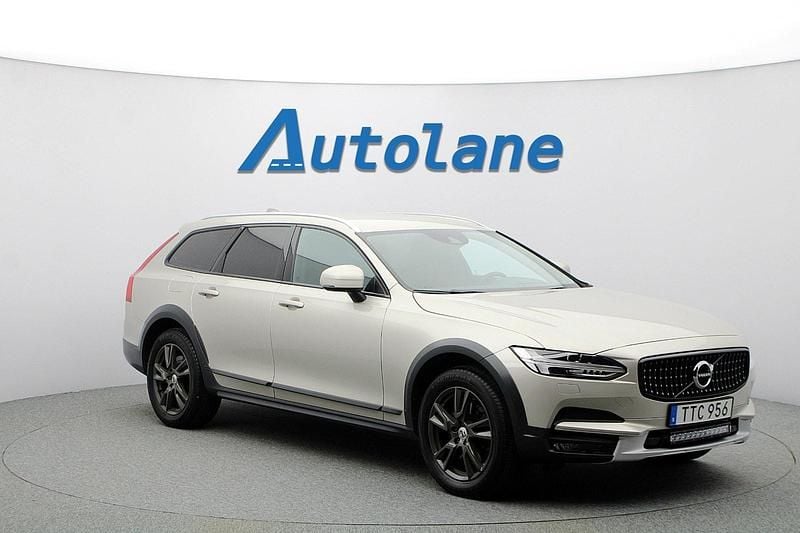 Luminous sand Begagnad 2018 Volvo V90 CC Kombi | 239 900 kr (Marknadspris) - Bild 1/3