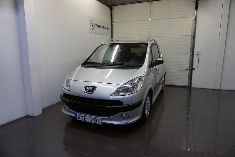 Ljusgrå Begagnad 2005 Peugeot 1007 Halvkombi | 24 900 kr - Bild 1/4