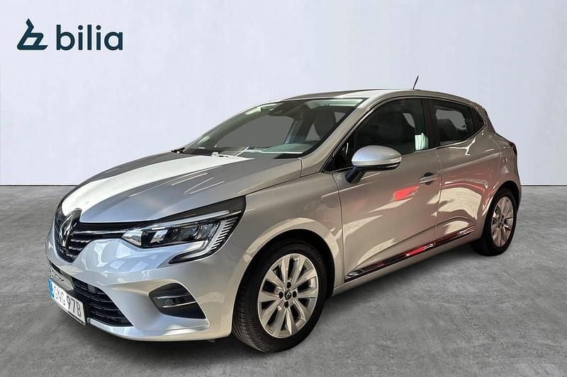 Silver Begagnad 2021 Renault Clio V Intens Halvkombi | 139 900 kr (Marknadspris) - Bild 1/4