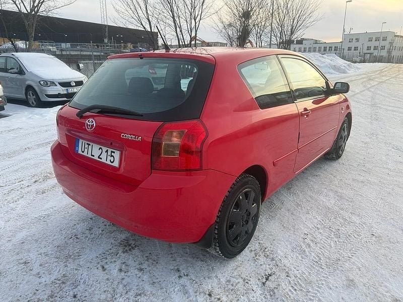 Begagnad Toyota Corolla 97 HK (71 kW) 2003 Röd Halvkombi