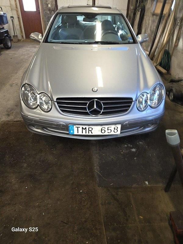 Silver Begagnad 2002 Mercedes CLK320 Avantgarde Sportkupé | 12 000 kr (Bra pris) - Bild 1/4