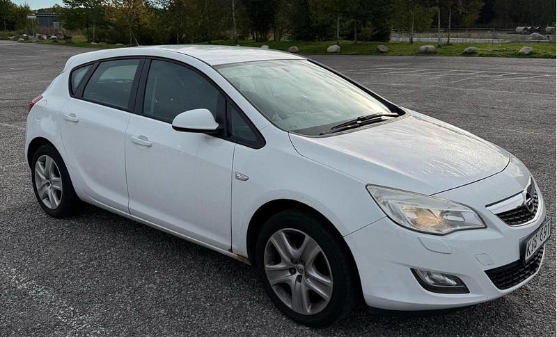 Begagnad 2010 Opel Astra Halvkombi | 22 900 kr - Bild 1/4