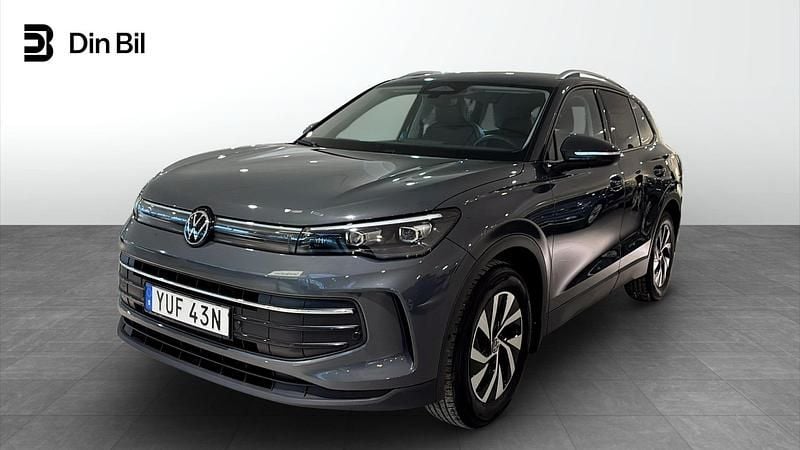 Mörkgrå Begagnad 2025 VW Tiguan Edition SUV | 369 900 kr (Marknadspris) - Bild 1/4
