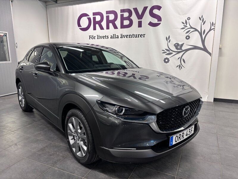 Grå (machine grey metallic) Ny 2024 Mazda CX-30 Center-Line SUV | 372 100 kr (Marknadspris) - Bild 1/4