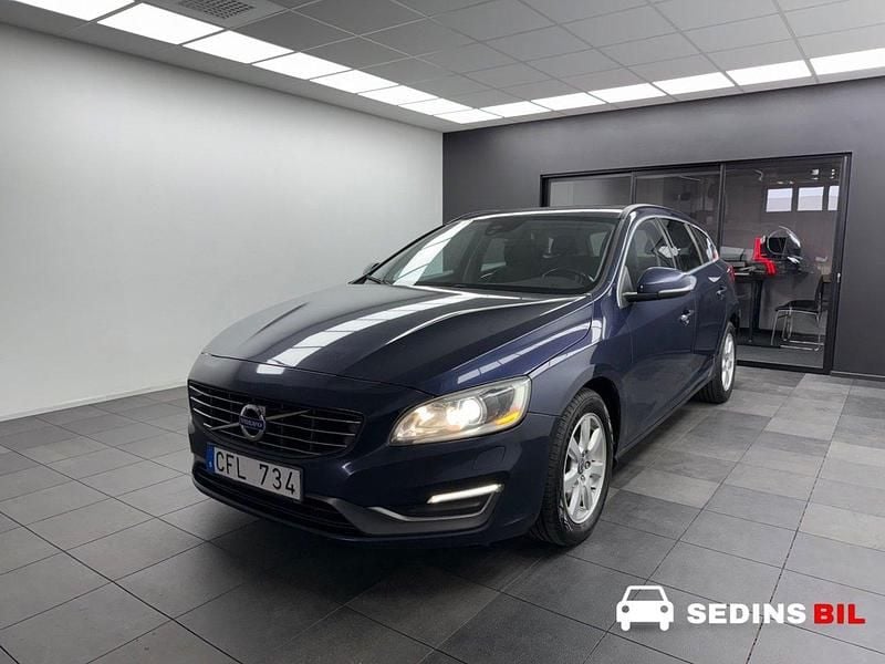 Mörkblå (blå) Begagnad 2014 Volvo V60 Momentum Kombi | 109 900 kr (Lite dyr) - Bild 1/4