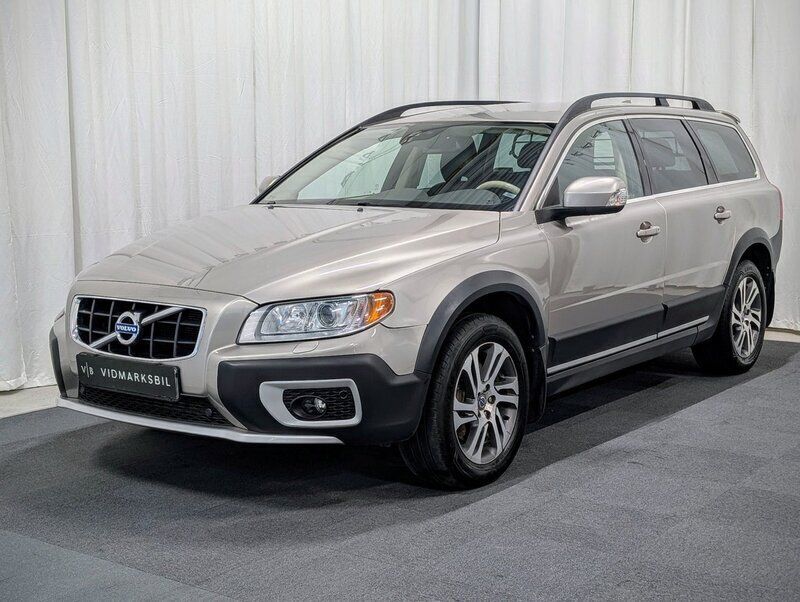 Ljusbrun Begagnad 2011 Volvo XC70 Summum SUV | 147 900 kr (Marknadspris) - Bild 1/4
