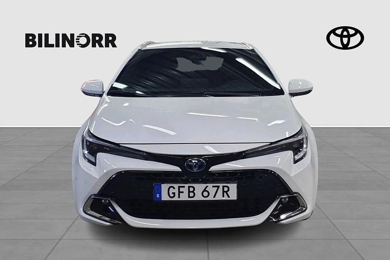 Begagnad Toyota Corolla Style 140 HK (102 kW) 2024 Vit Kombi