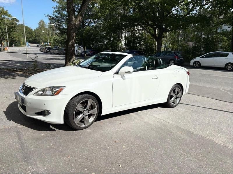 Vit Begagnad 2011 Lexus IS250 Cab | 180 000 kr - Bild 1/4