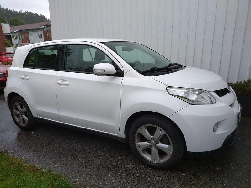 Vit Begagnad 2010 Toyota Urban Cruiser Halvkombi | 28 000 kr (Bra pris) - Bild 1/3